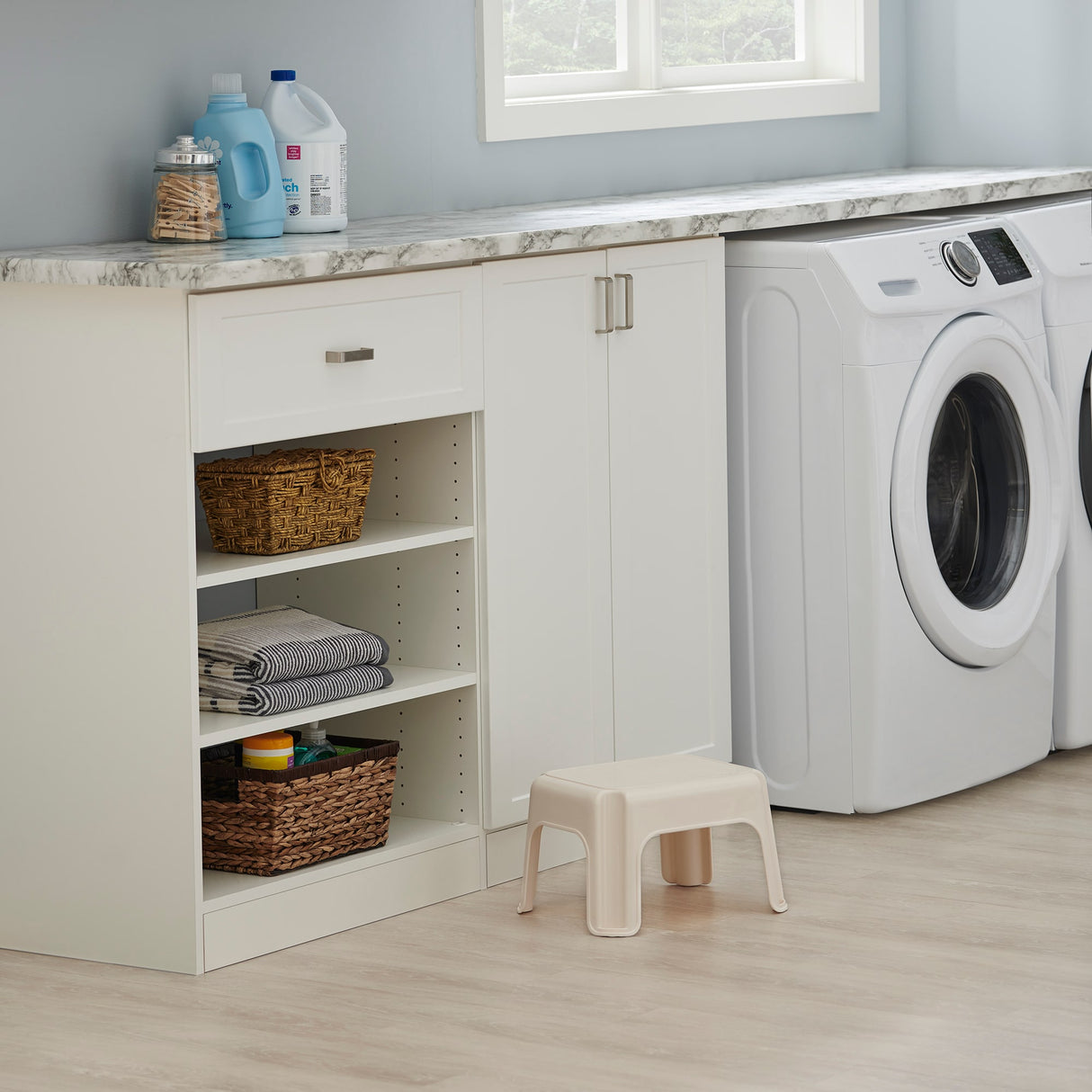 1-Step 300-lb Capacity Off-white Plastic Step Stool FG420087BISQU