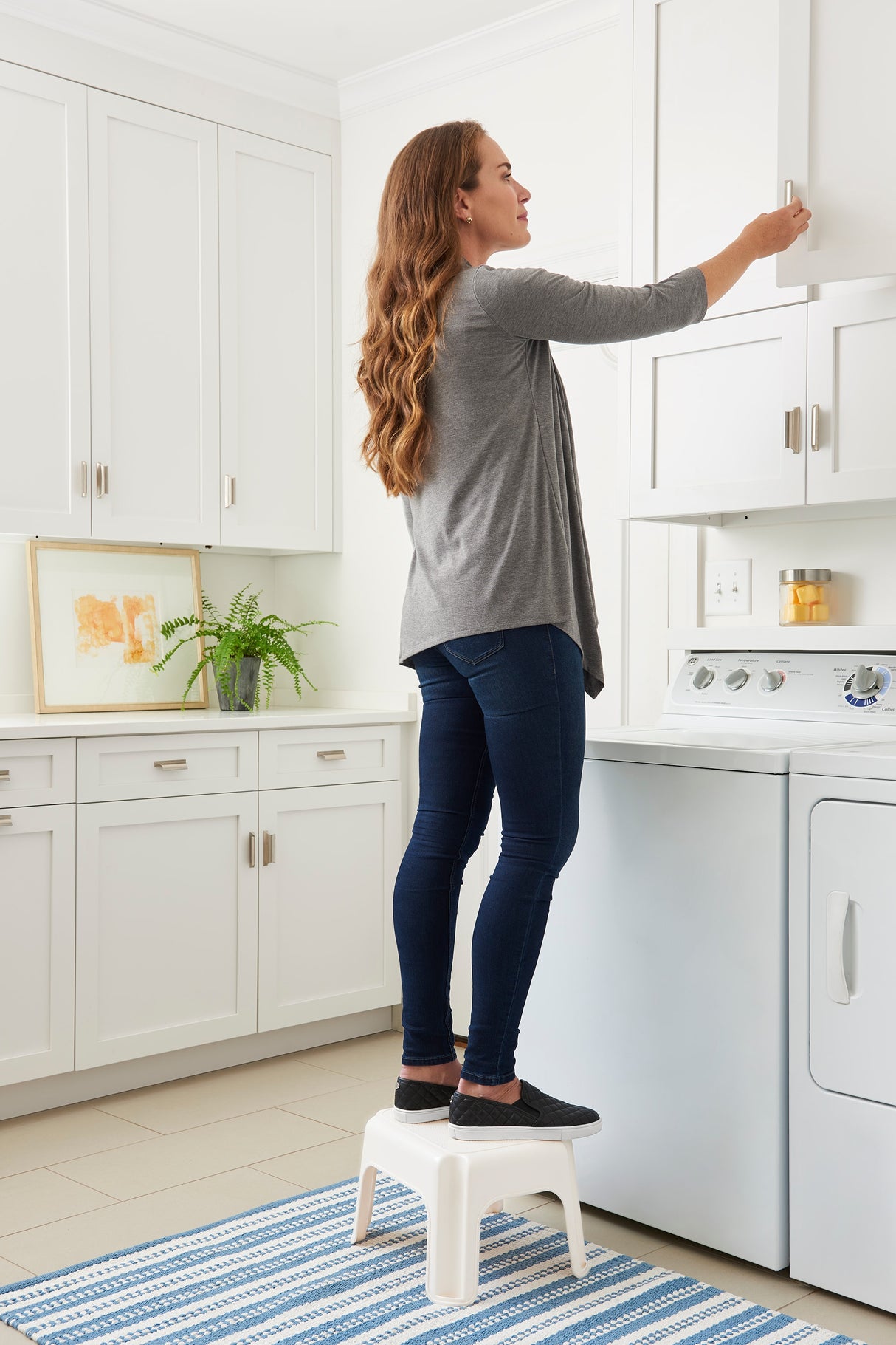 1-Step 300-lb Capacity Off-white Plastic Step Stool FG420087BISQU