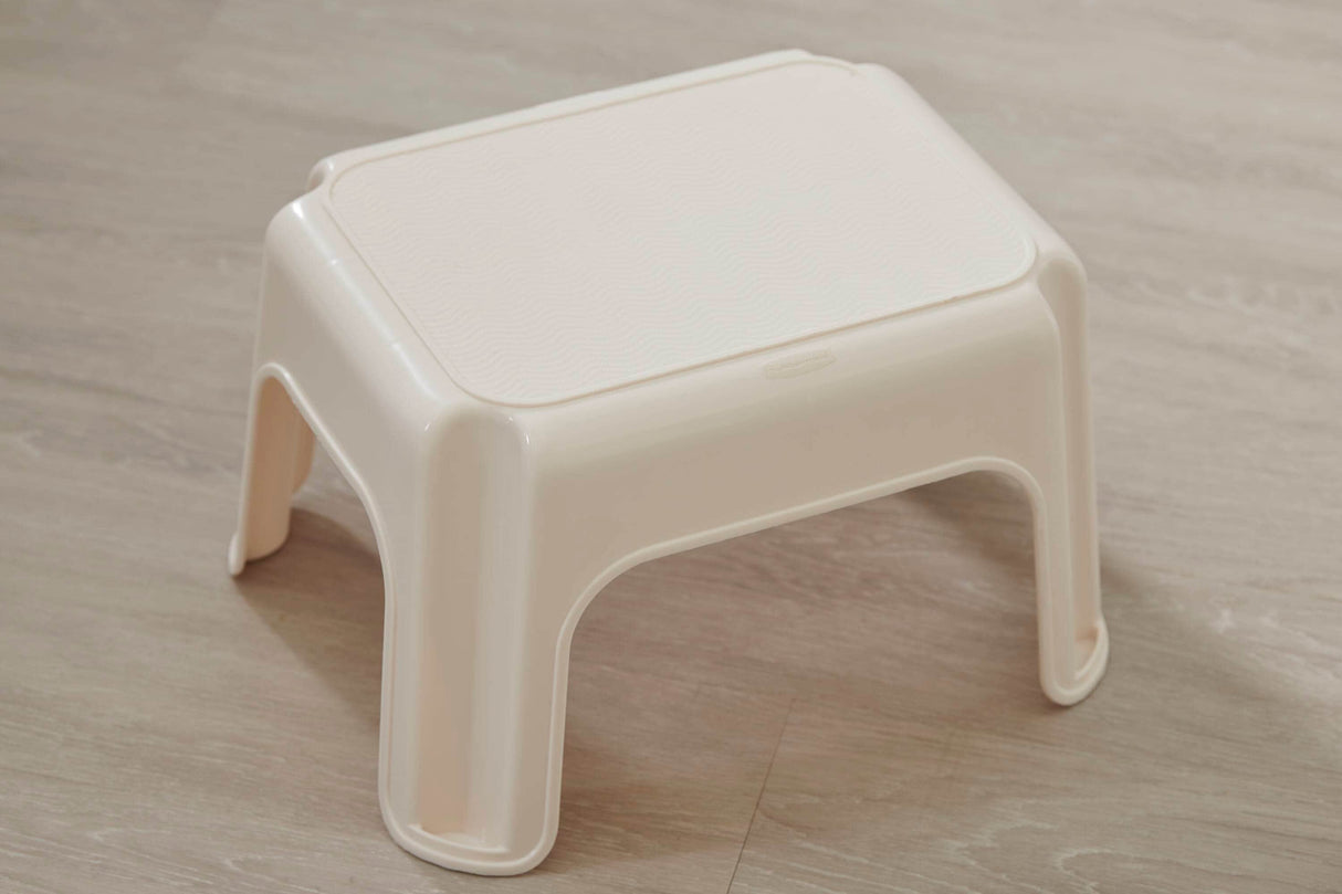 1-Step 300-lb Capacity Off-white Plastic Step Stool FG420087BISQU