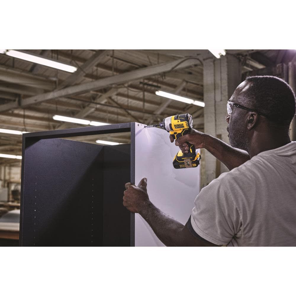 20V MAX Brushless Atomic Compact 1/4in Impact Driver Kit DCF809C1