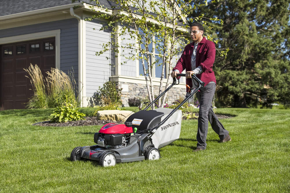 21 In. Nexite Deck Self Propelled 4-in-1 Versamow Hydrostatic Lawn Mower with GCV200 Engine Auto Choke and Roto-stop HRX217HYA