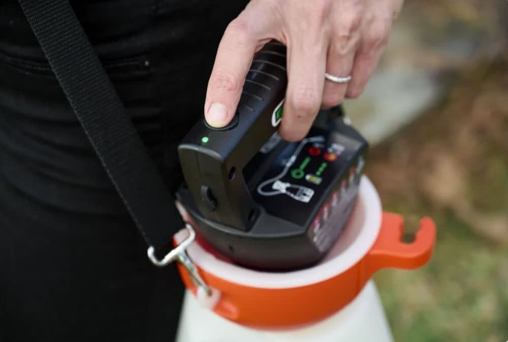 Cordless Battery Handheld Sprayer 2 Gallon 598 96 76-01