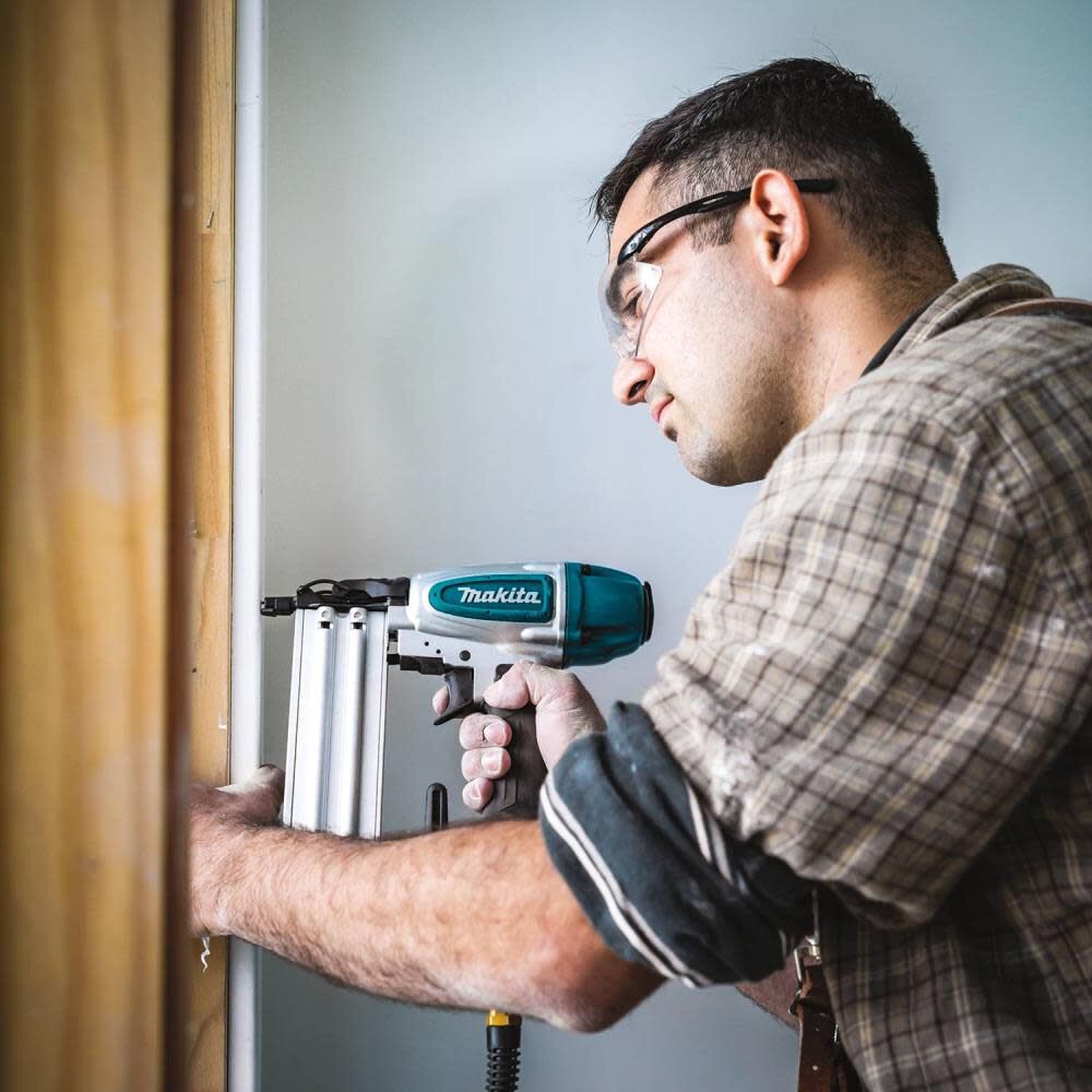 1 Gallon Compact Air Compressor & 18 Gauge Brad Nailer Combo Kit MAC100QK1