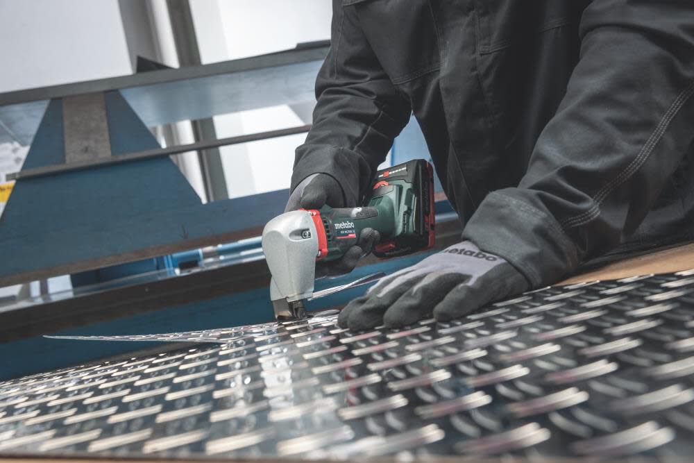 18V Metal Shear 16 Gauge Cordless Brushless (Bare Tool) 601615850