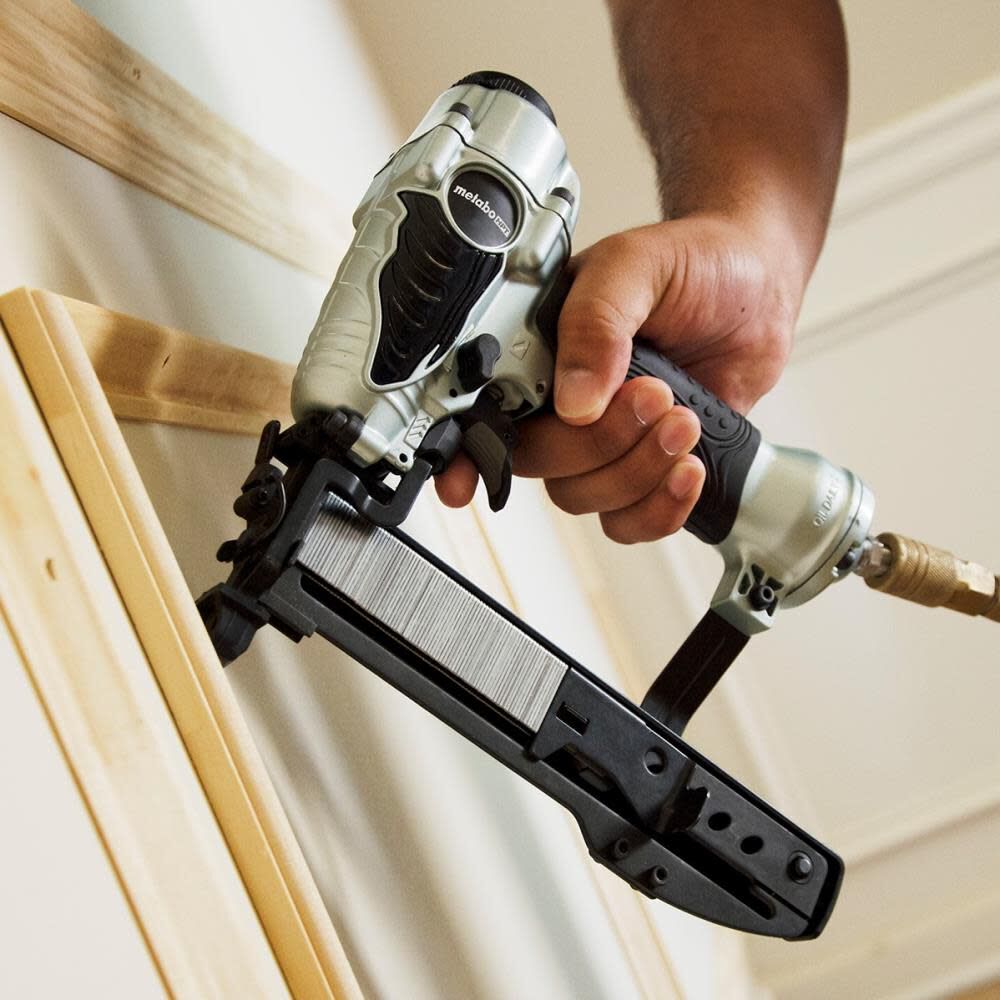 18-Gauge 1/4-in Narrow Crown Finish Pneumatic Stapler N3804AB3M