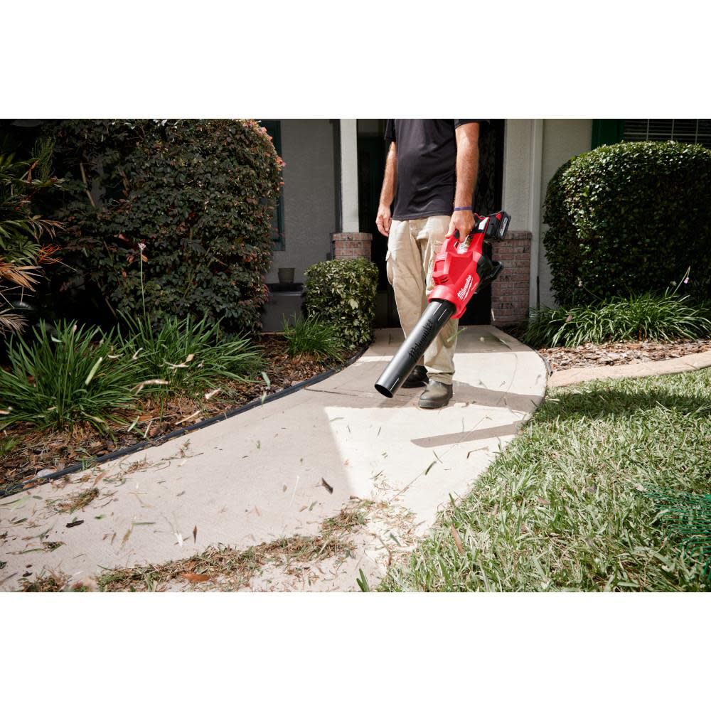 M18 FUEL Dual Battery Blower Kit with 2 REDLITHIUM HIGH OUTPUT Batteries & Dual Battery Charger Bundle 2824-20-1880X2-1802