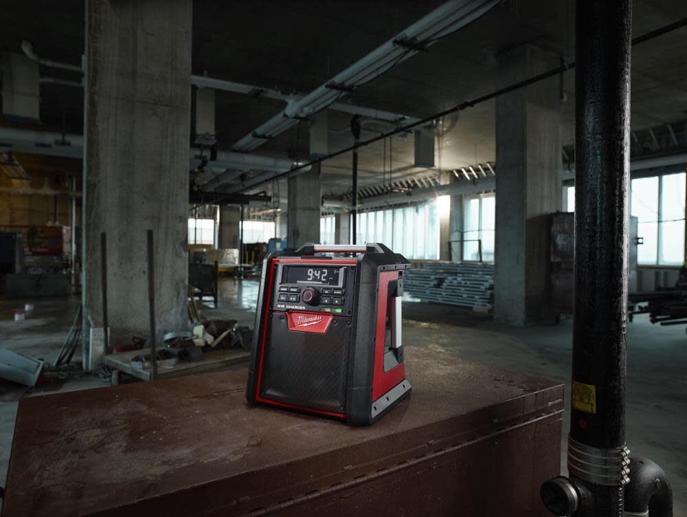 M18 Jobsite Bluetooth Radio/Charger 2792-20-48-11-1820