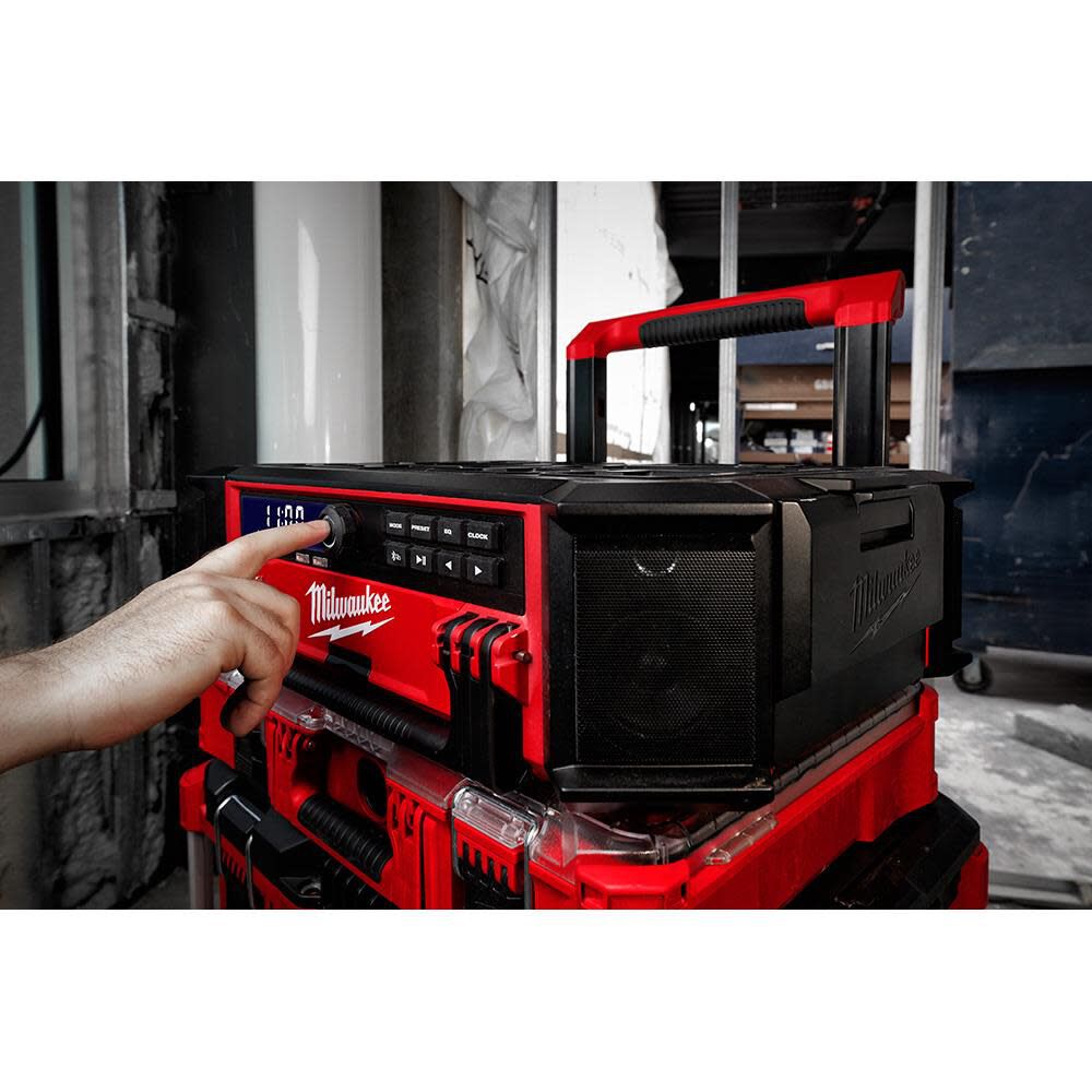 M18 PACKOUT Radio + Charger (Bare Tool) 2950-20