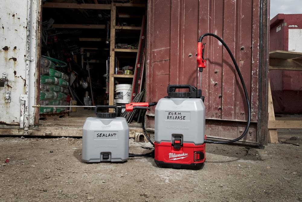 M18 SWITCH TANK 4-Gallon Backpack Concrete Sprayer Kit 2820-21CS