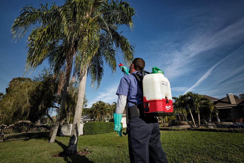 M18 SWITCH TANK 4 Gallon Backpack Sprayer Kit 2820-21PS