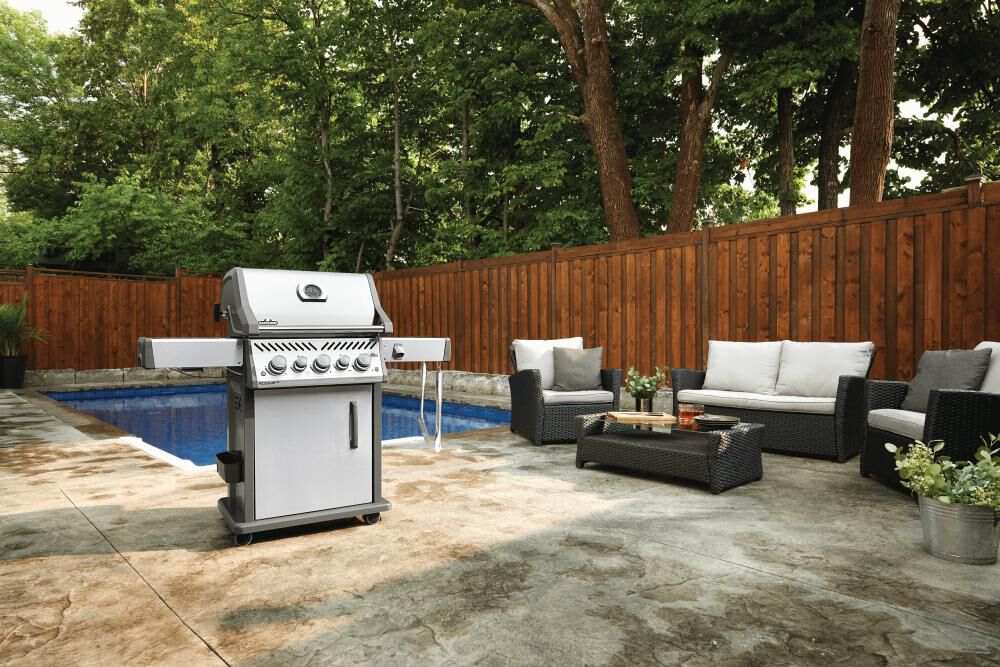 Rogue SE 425 RSIB Stainless Steel Natural Gas Grill RSE425RSIBNSS-1