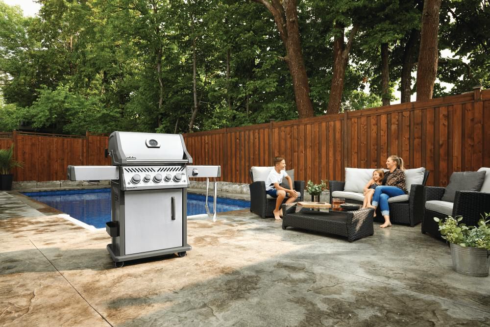 Rogue SE 425 RSIB Stainless Steel Natural Gas Grill RSE425RSIBNSS-1