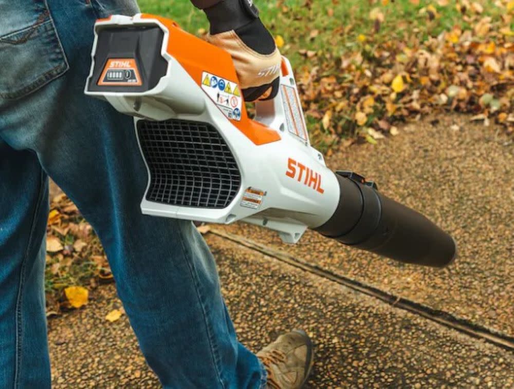 BGA 60 Blower Cordless with Battery & Charger Kit BA04 011 5941 US