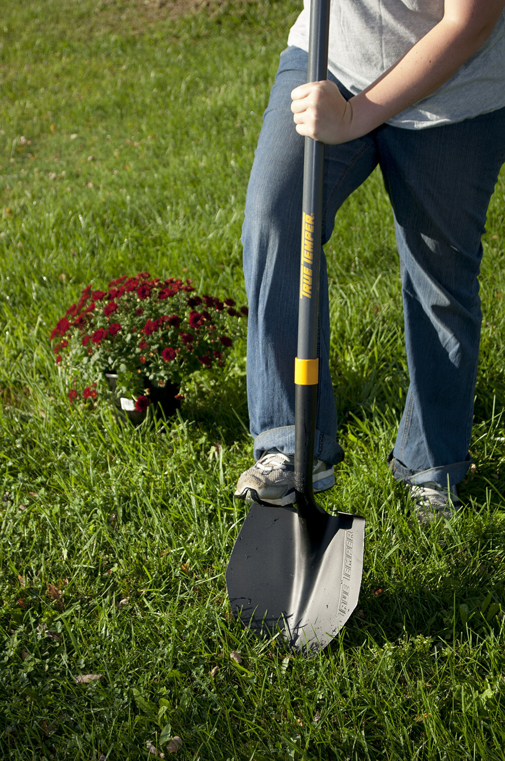 Excavator Shovel Forged Round Point with Comfort Step & Cushion End Grip on Fiberglass Handle 2584200