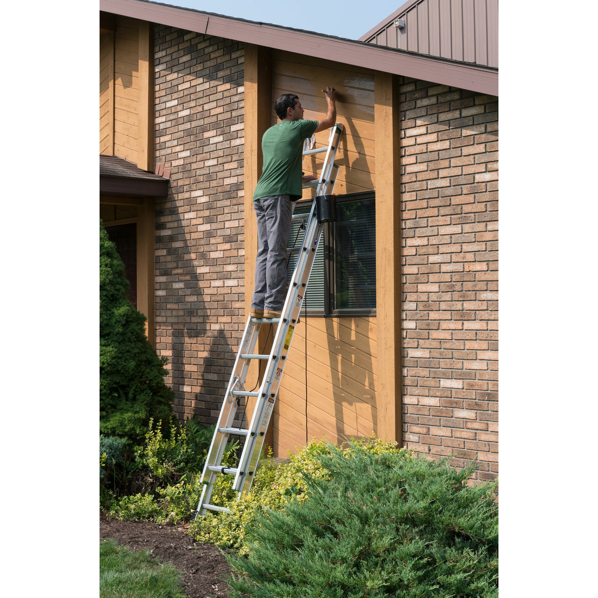 D1200-2 20-ft Aluminum Type 2-225-lb Load Capacity Extension Ladder D1220-2