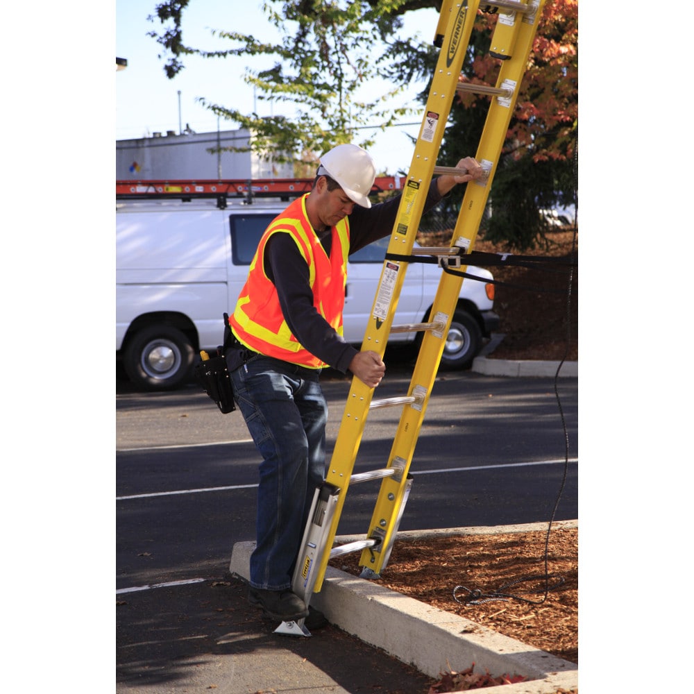 D7100-2 Leveling 28-ft Fiberglass Type 1AA-375-lb Load Capacity Extension Ladder D7128-2LV