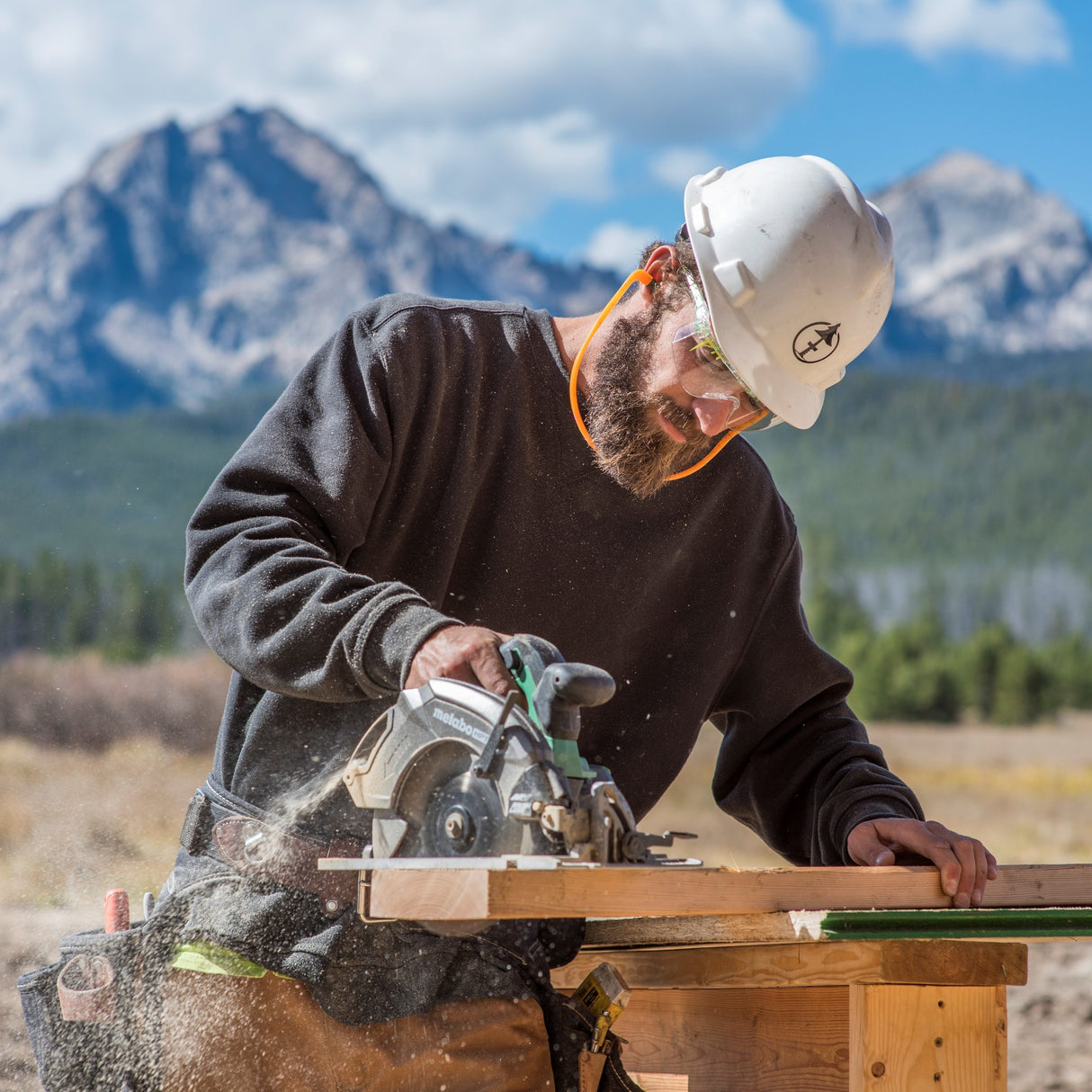 MultiVolt 36-volt 7-1/4-in Brushless Hybrid Cordless and Corded Circular Saw C3607DAQ4M