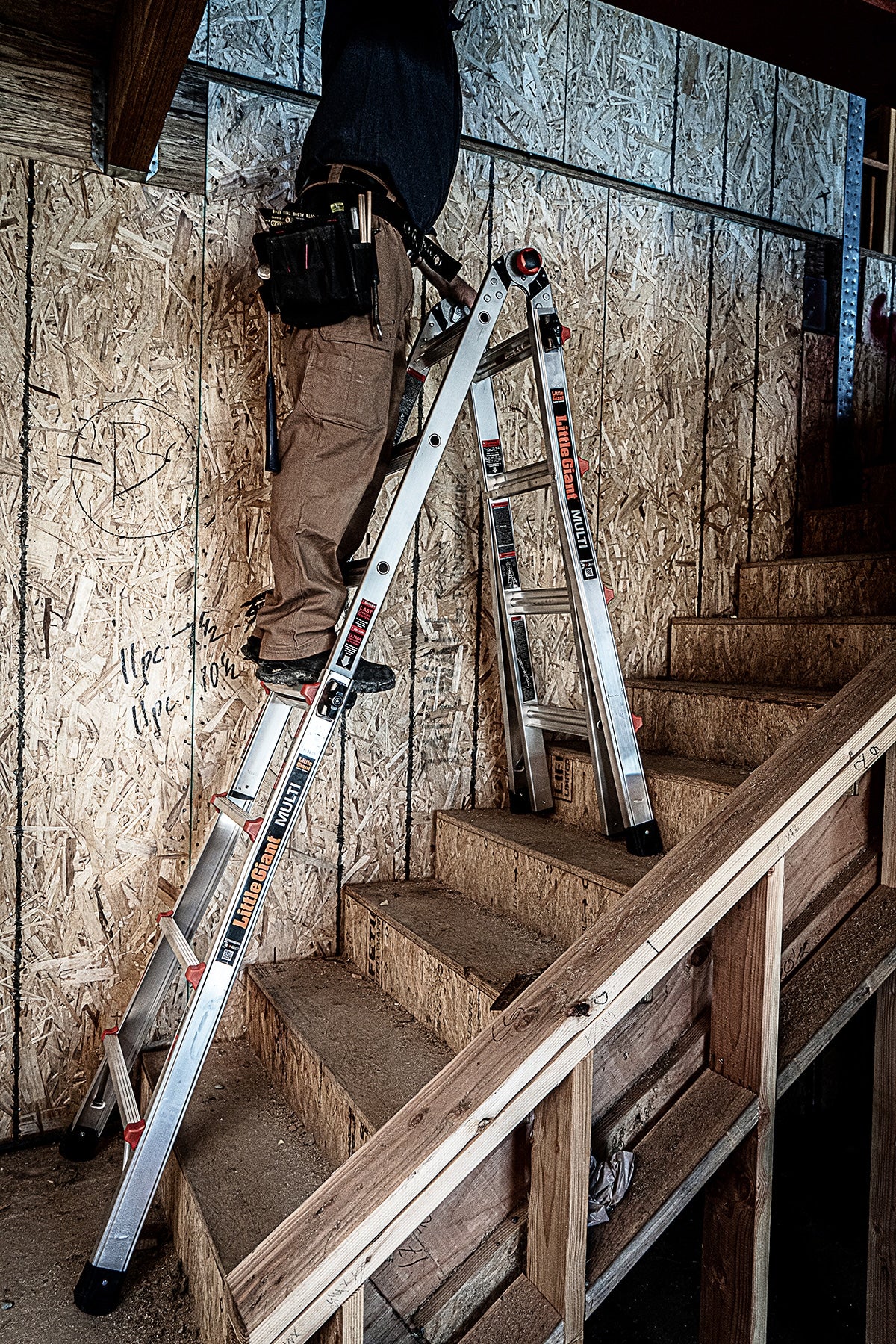 Multi M17 18-ft Reach Type 1a- 300-lb Load Capacity Telescoping Multi-Position Ladder 16517-002