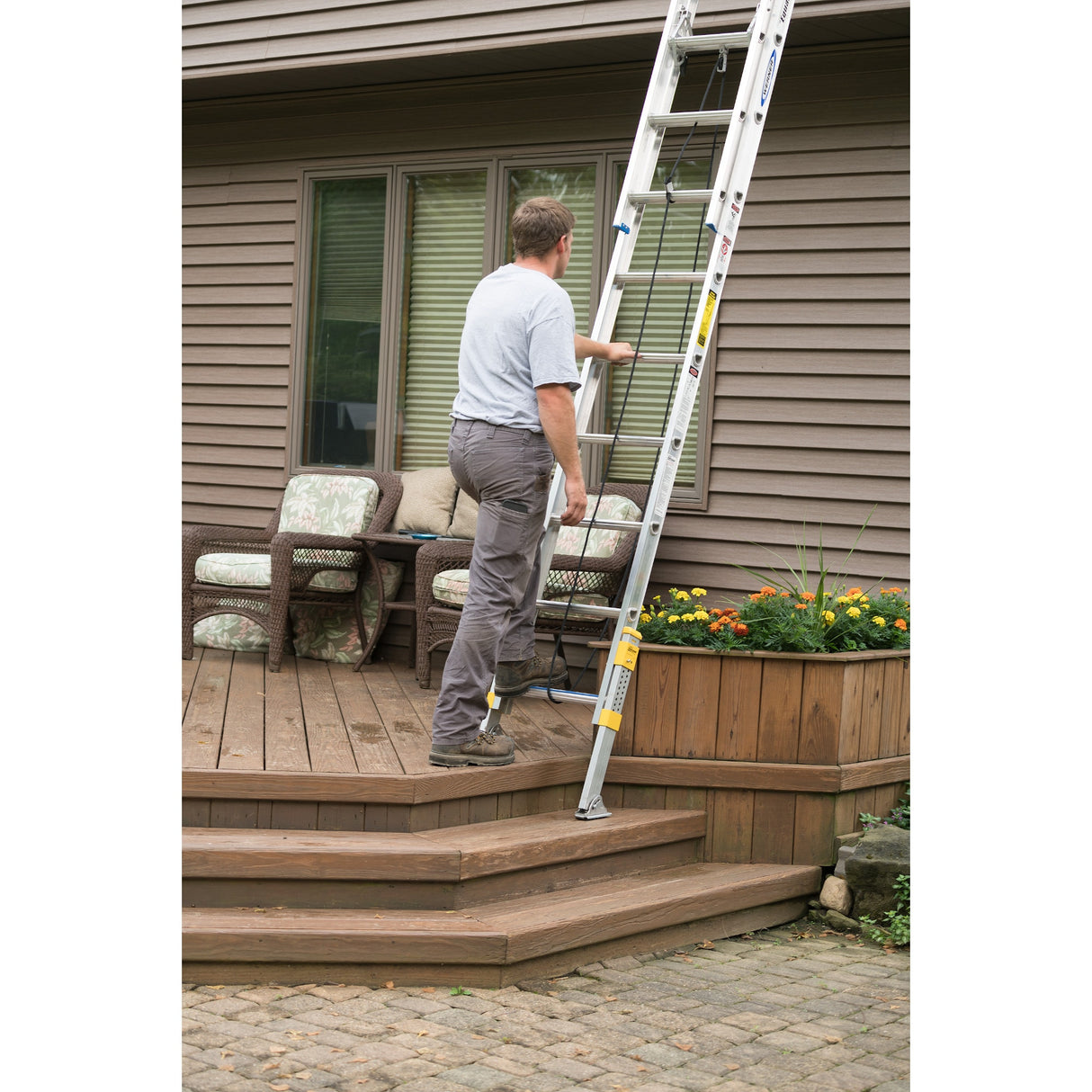 Equalizer 16-ft Aluminum Type 1-250-lb Load Capacity Extension Ladder D1816-2EQ