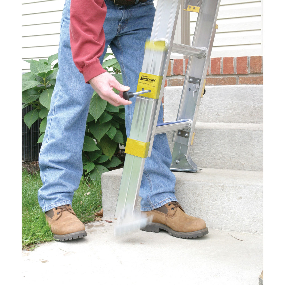 Equalizer 16-ft Aluminum Type 1-250-lb Load Capacity Extension Ladder D1816-2EQ