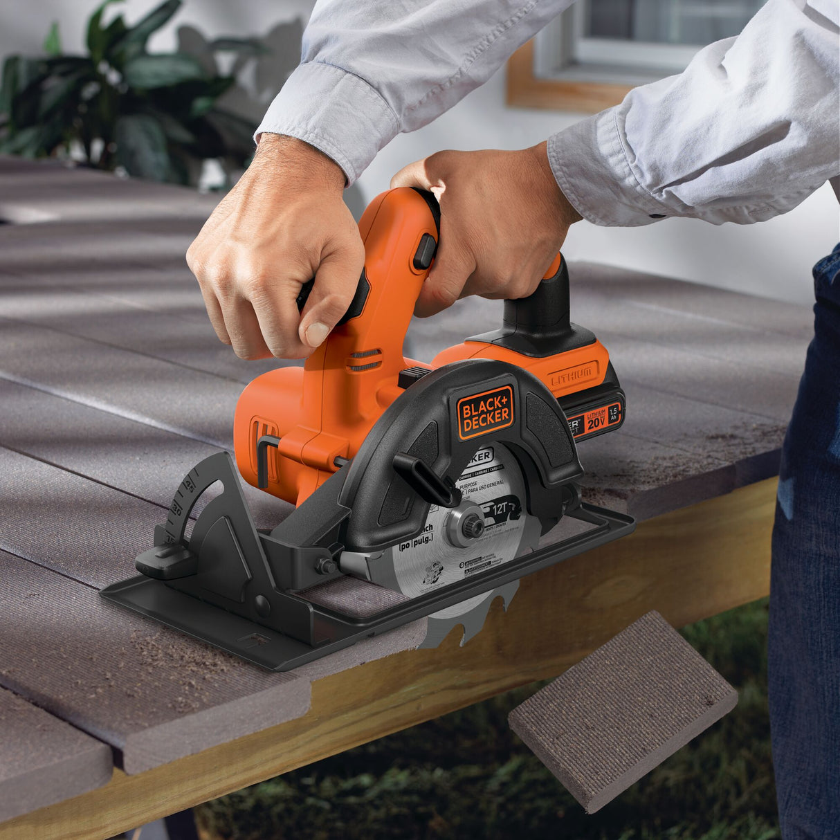 20-volt Max 5-1/2-in Cordless Circular Saw (Bare Tool) BDCCS20B