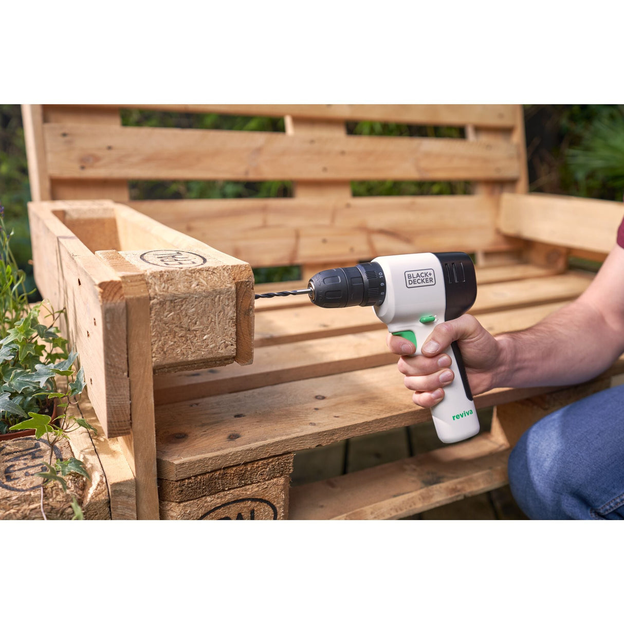 Reviva 12-volt Max 3/8-in Keyless Right Angle Cordless Drill (Charger Included) REVCDD12C