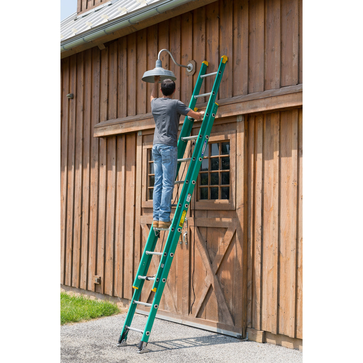 D5900-2 20-ft Fiberglass Type 2-225-lb Load Capacity Extension Ladder D5920-2