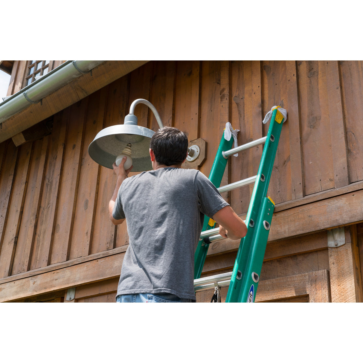 D5900-2 20-ft Fiberglass Type 2-225-lb Load Capacity Extension Ladder D5920-2