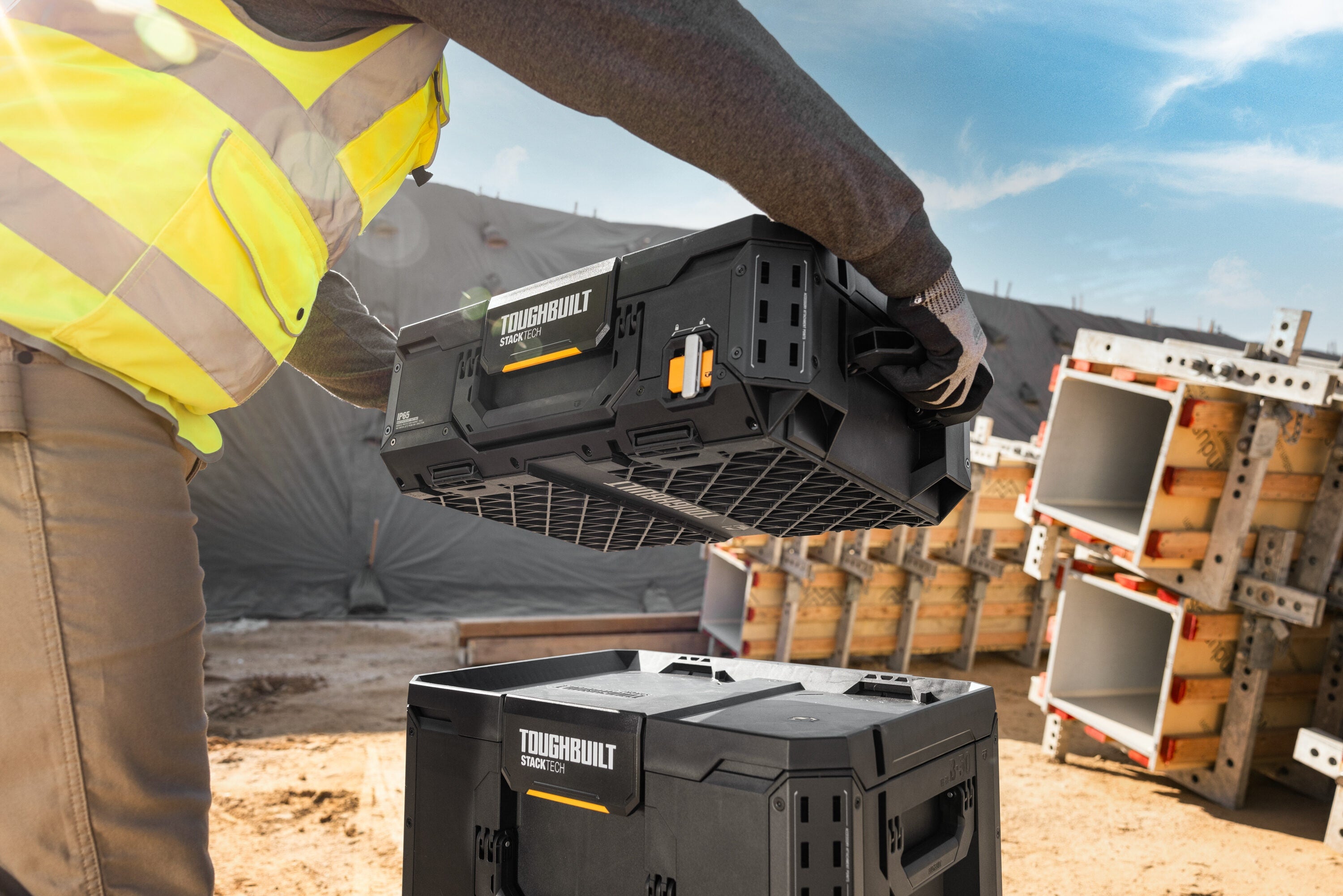 STACKTECH 21-in W x 7.2-in H x 16-in D Black Plastic/Metal