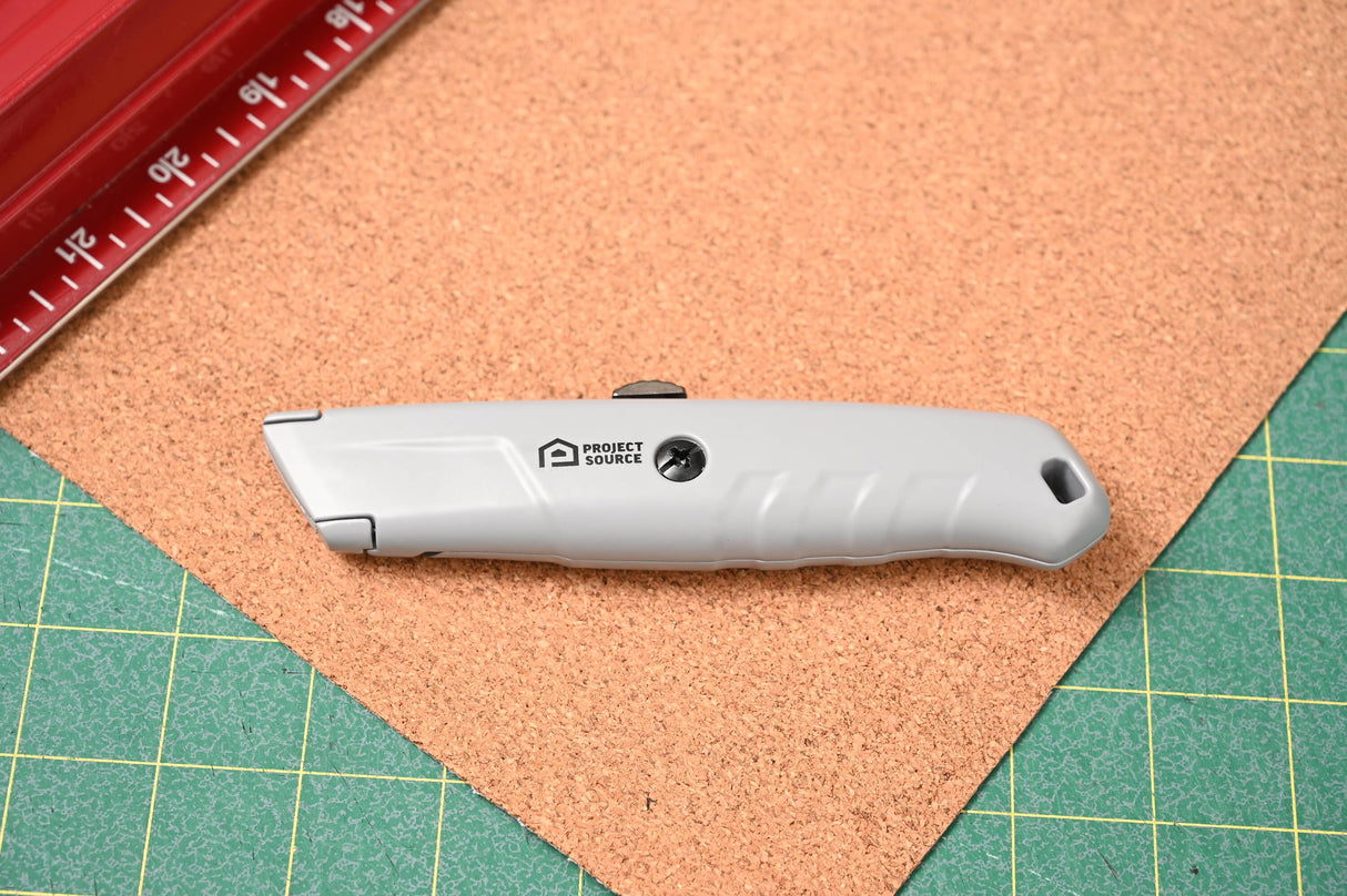 18Mm 3-Blade Retractable Utility Knife with On Tool Blade Storage 54868