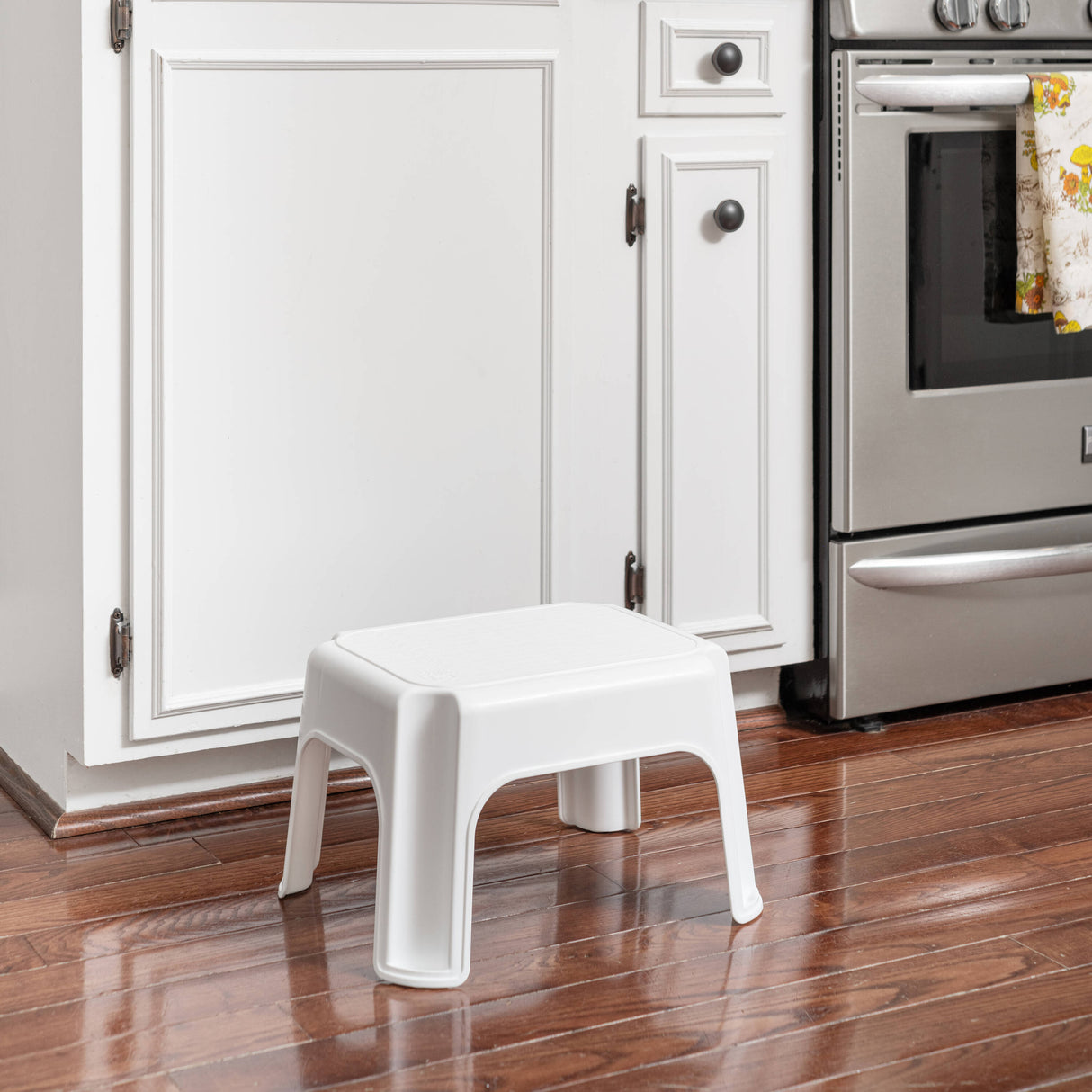 1-Step 300-lb Capacity White Plastic Step Stool 59018