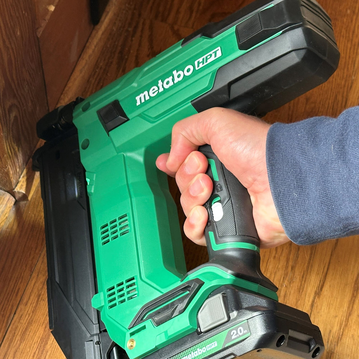 MultiVolt 2-in 18-Gauge Cordless Brad Nailer (Battery & Charger Included) NT1850DGM