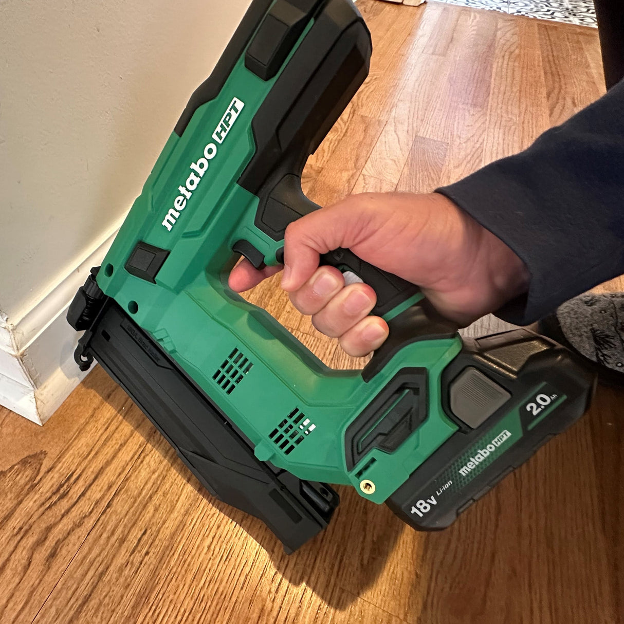 MultiVolt 2-in 18-Gauge Cordless Brad Nailer (Battery & Charger Included) NT1850DGM