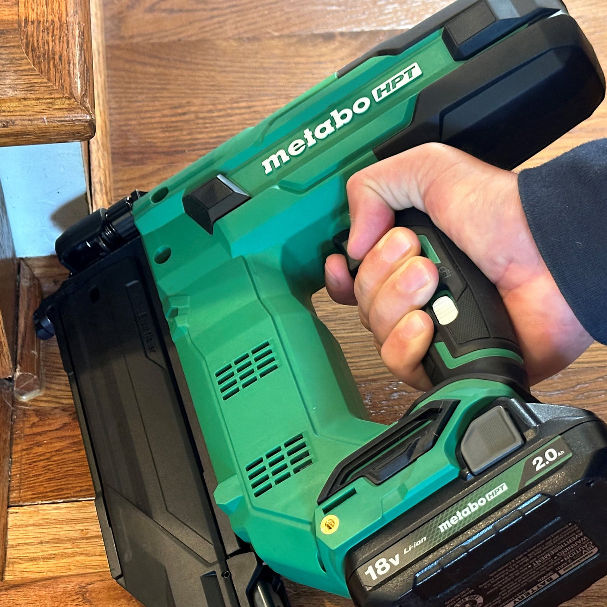 MultiVolt 2-in 18-Gauge Cordless Brad Nailer (Battery & Charger Included) NT1850DGM