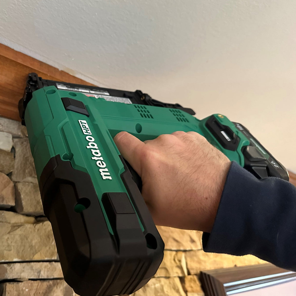 MultiVolt 2-in 18-Gauge Cordless Brad Nailer (Battery & Charger Included) NT1850DGM