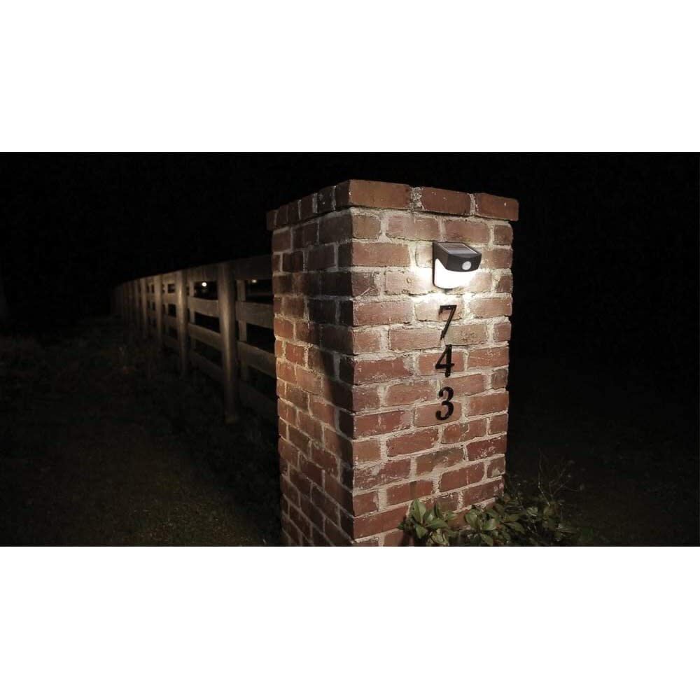 All-Pro Floodlight 40W 300Lumens LED Motion Sensing Solar Powered 3597945