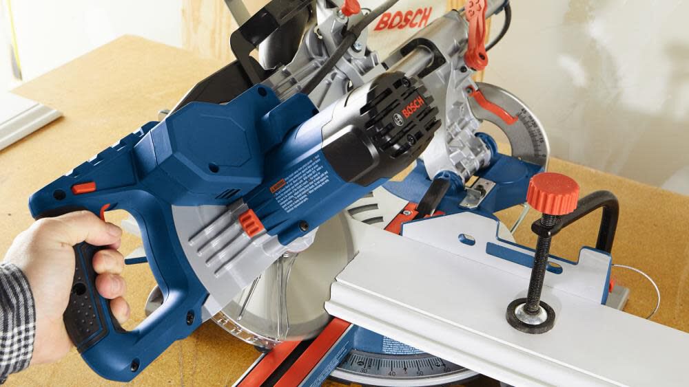 Glide 8-1/2-in 12-Amp Single Bevel Sliding Compound Corded Miter Saw CM8S