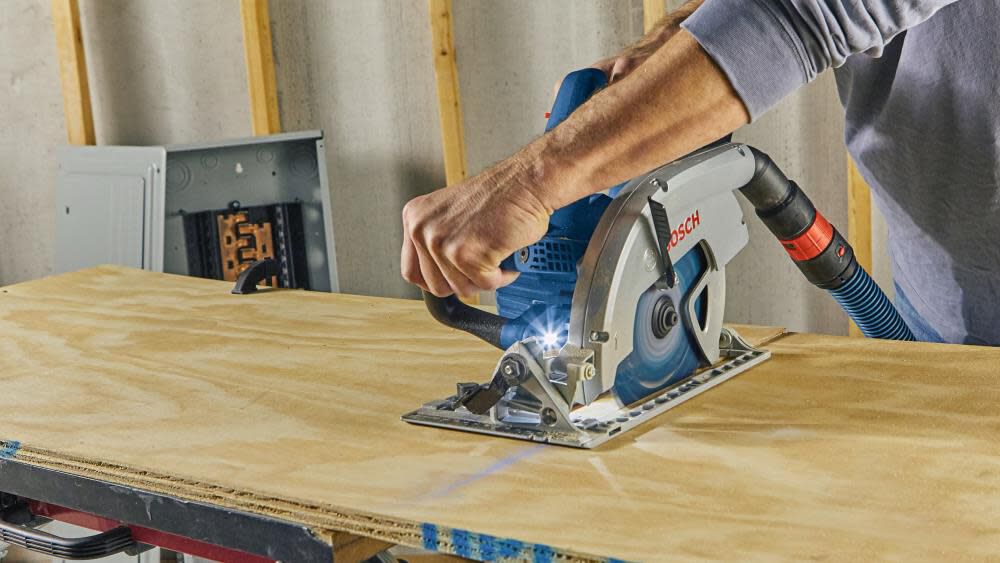 Profactor 18-volt 8-Amp 7-1/4-in Cordless Circular Saw Kit (1-Battery & Charger Included) GKS18V-26LB14