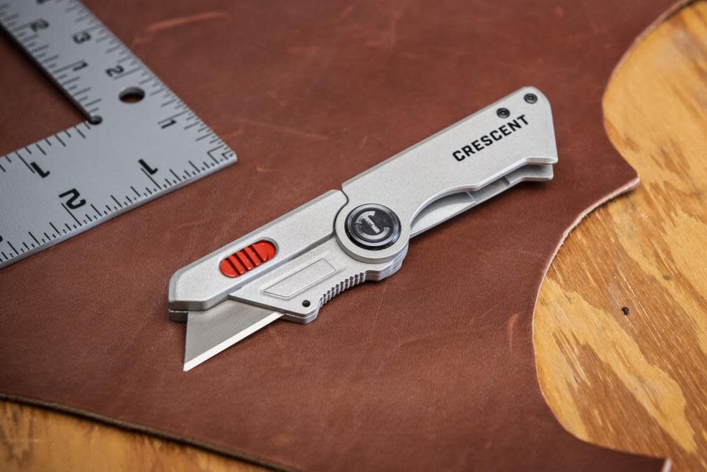 Compact Folding Utility Knife CTKCF