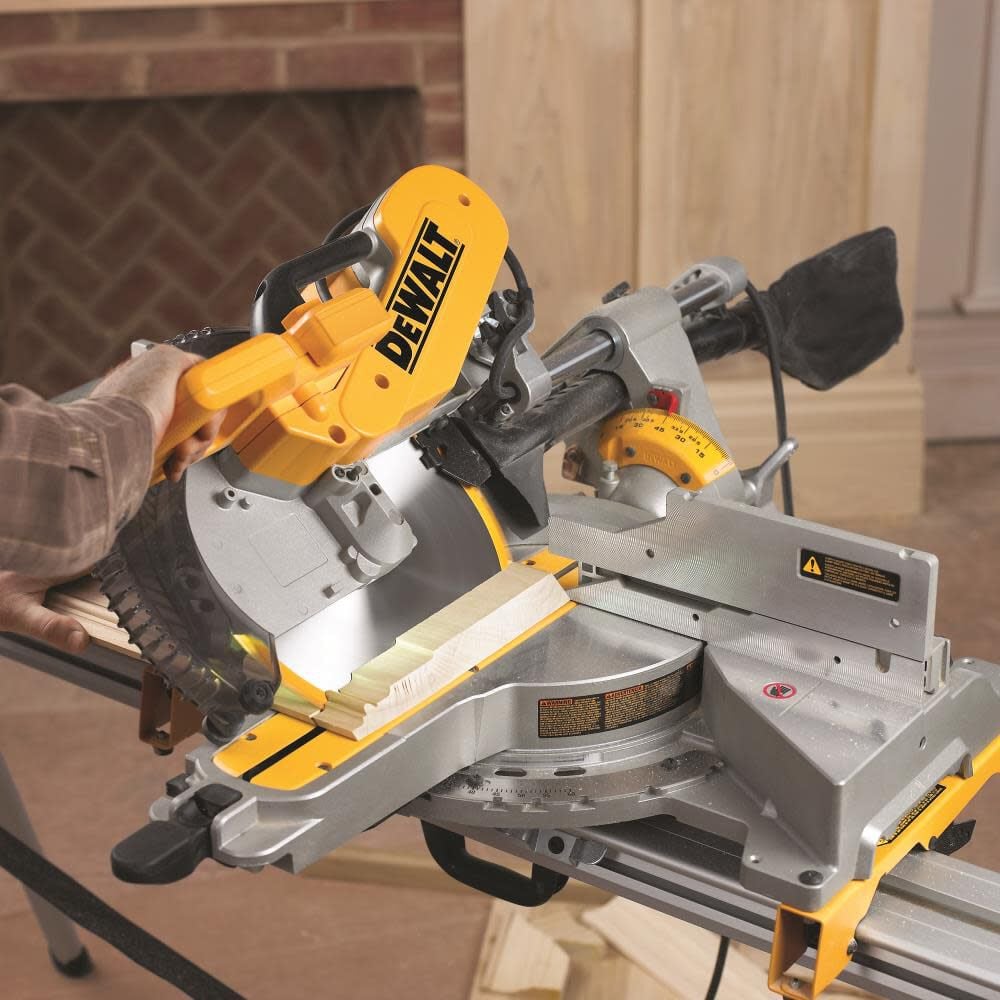 12-in 15-Amp Dual Bevel Sliding Compound Corded Miter Saw DWS779