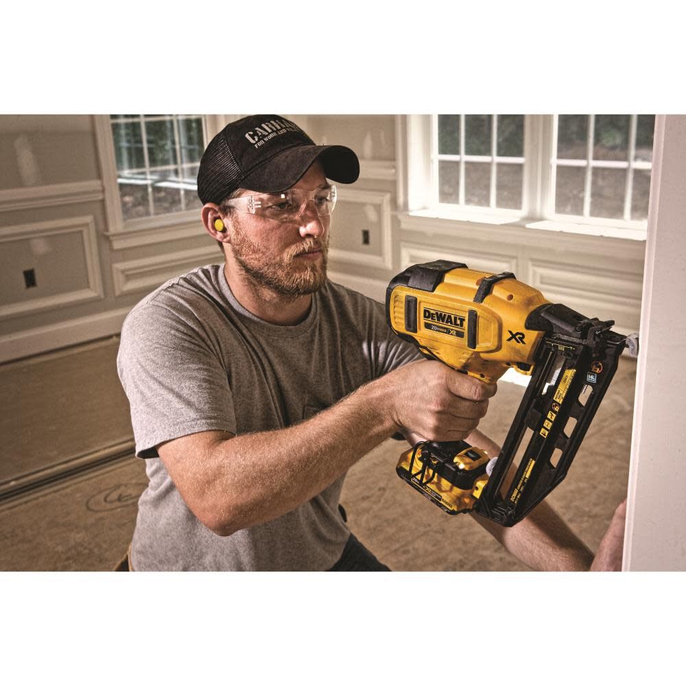 20 V MAX 16 Gauge Angled Cordless Finish Nailer Kit DCN660D1