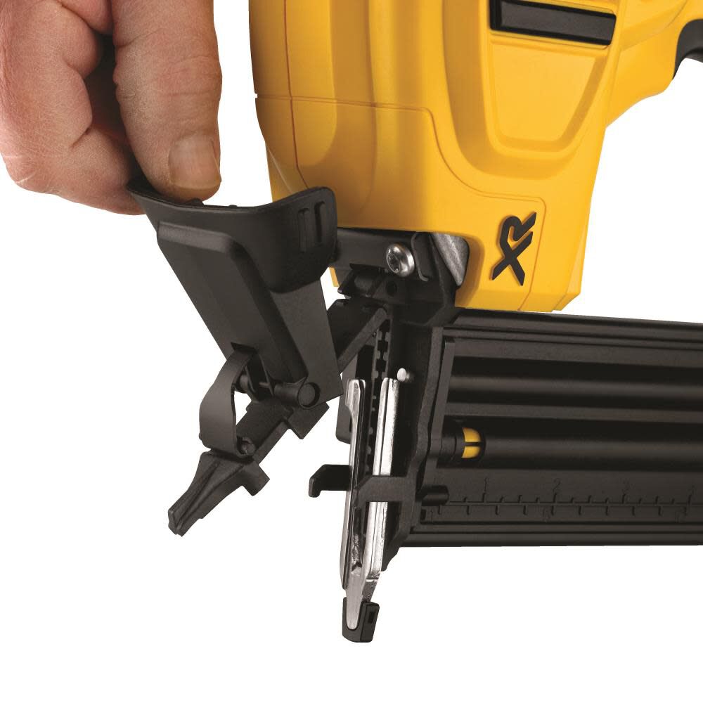 20 V MAX XR 18 Gauge Brad Nailer Kit DCN680D1