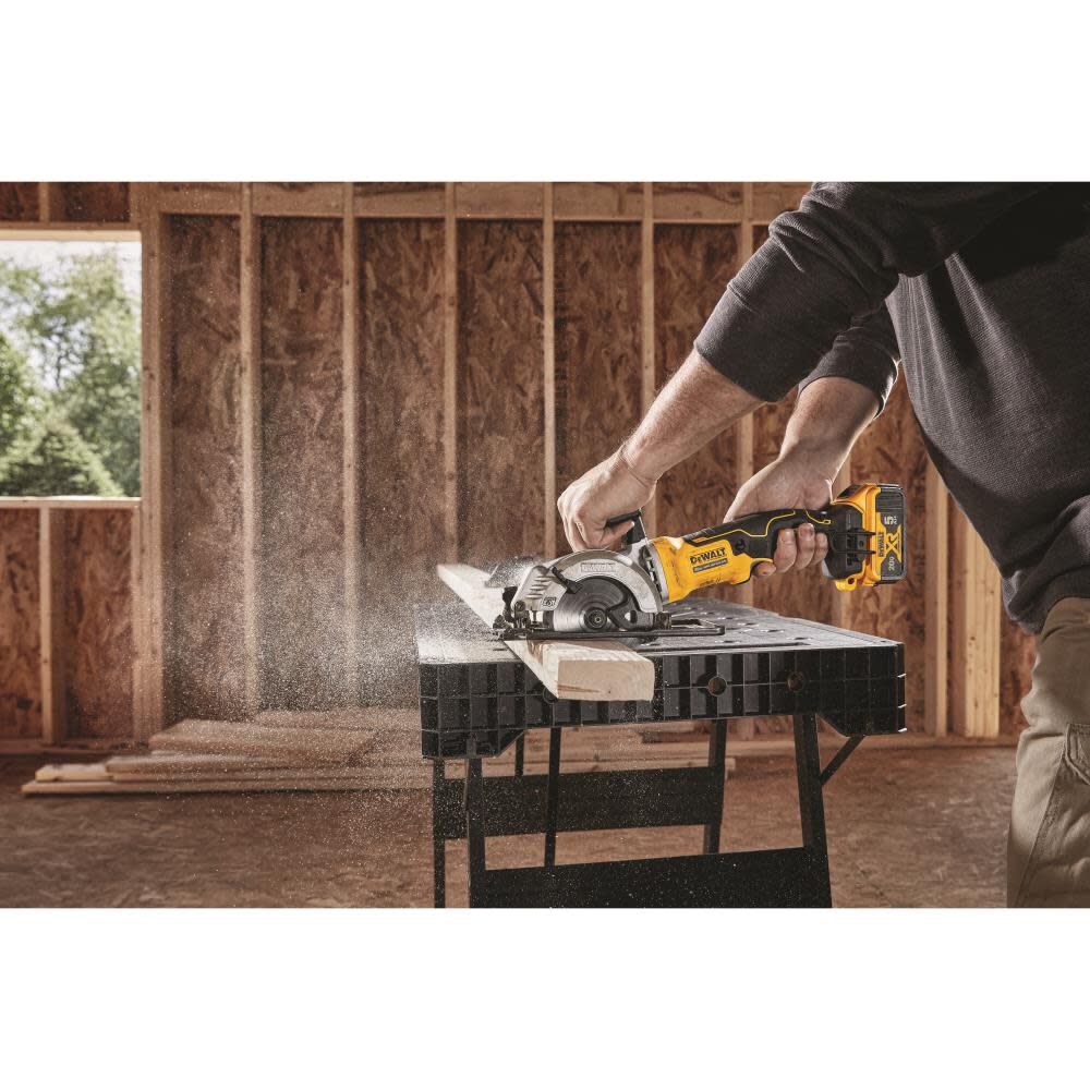 20V MAX Compact 1/2in Drill/Driver & ATOMIC 20V MAX 4 1/2in Circular Saw Kit DCD708C2DCS571B