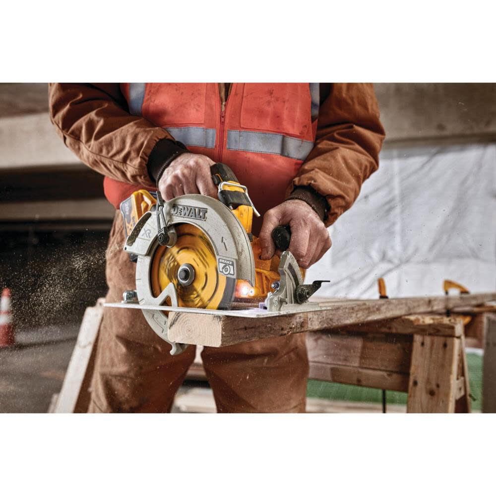 XR Power Detect 20-volt Max 7-1/4-in Cordless Circular Saw (Bare Tool) DCS574B