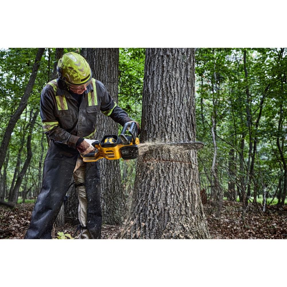 60V MAX Chainsaw 20inch Brushless Cordless Kit DCCS677Y1