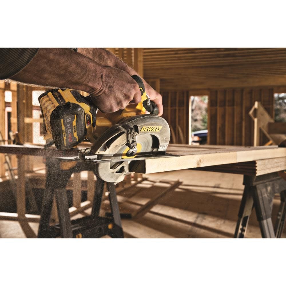 FLEXVOLT 60V MAX 7-1/4in Circular Saw Kit with Brake Brushless DCS578X2