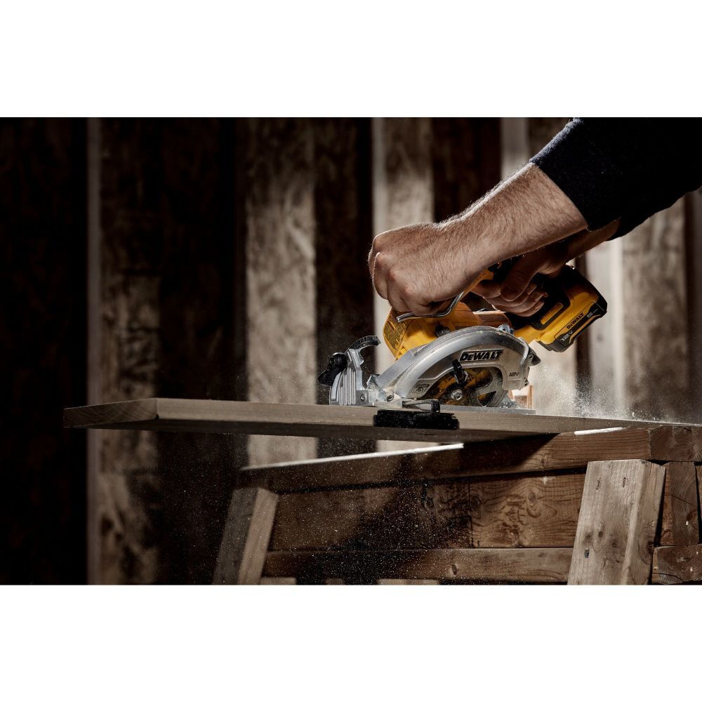 Xtreme 12V Max 5-3/8 in Brushless Cordless Circular Saw Kit DCS512J1