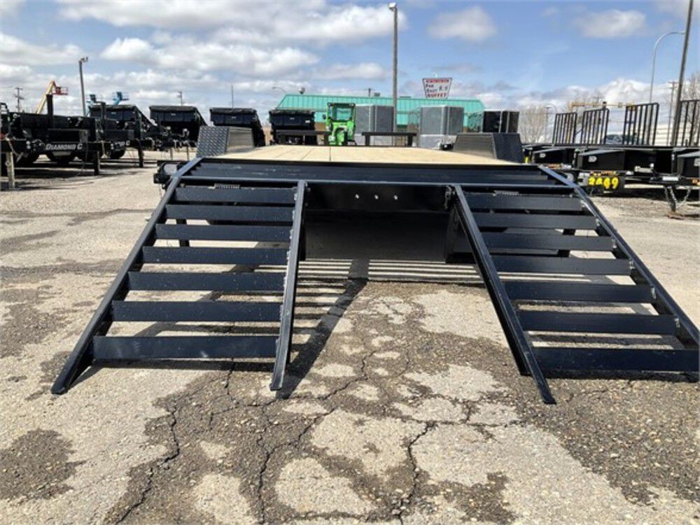 7' x 20' Equipment Hauler 2022 Black XT8420A252