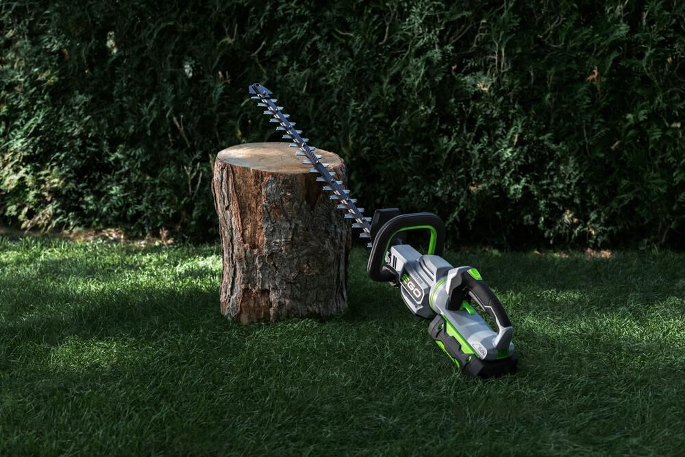 POWER+ 56-volt 26-in Battery Hedge Trimmer 2.5 Ah (Battery and Charger Included) HT2601