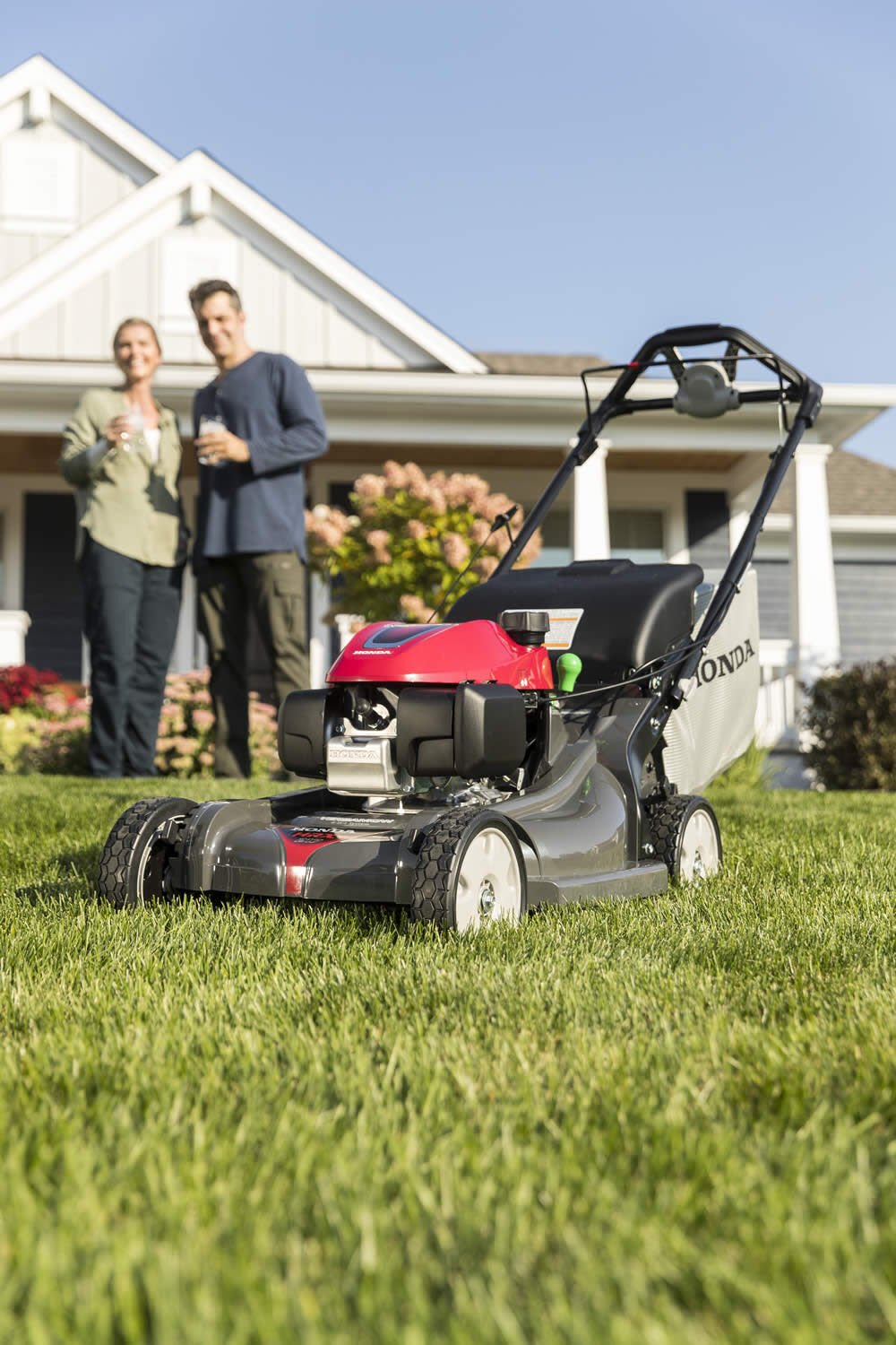 21 In. Nexite Deck Self Propelled 4-in-1 Versamow Lawn Mower with GC200 Engine Auto Choke and Select Drive HRX217VKA